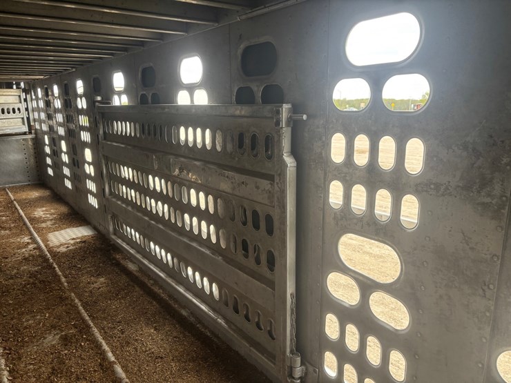 #2150-•-2017-barrett-53'-cattle-semi-trailer-image-55