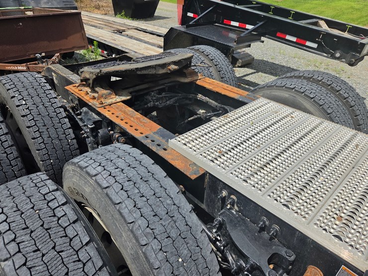2019-peterbilt-579-image-28