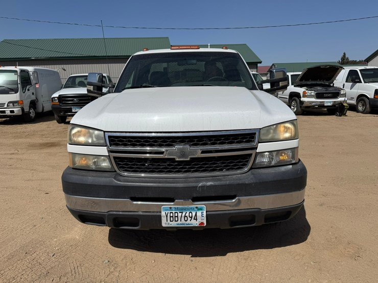 2006-chevrolet-3500hd-image-8