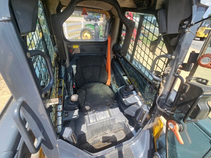 deere-325g-image-24