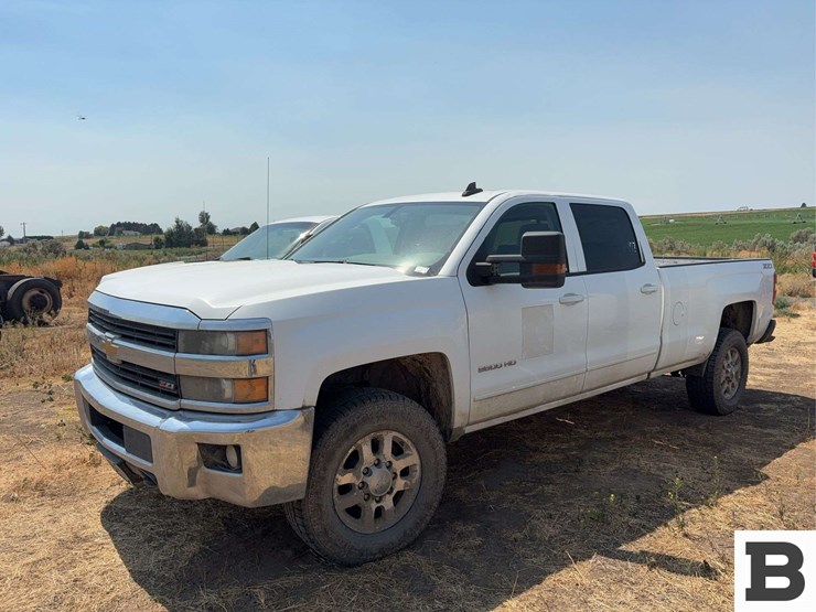 2015-chevrolet-silverado-2500hd-image-1