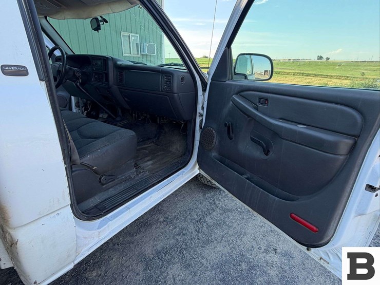 2005-chevrolet-silverado-1500-image-16