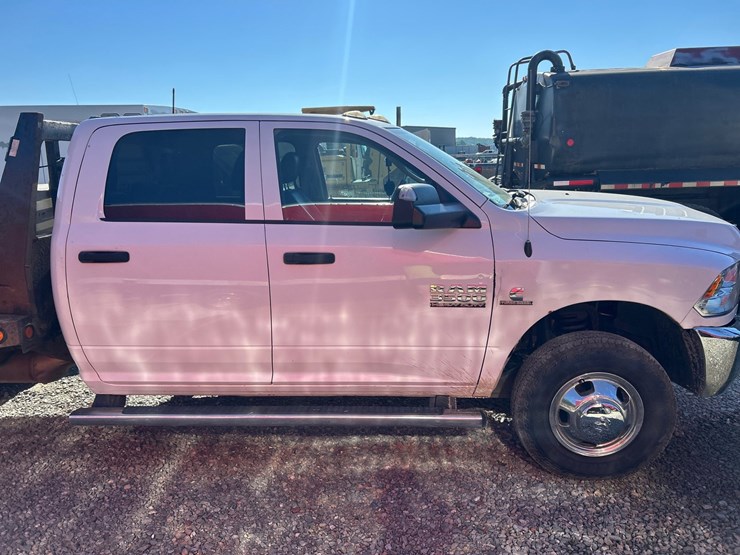 2017-dodge-3500-image-13