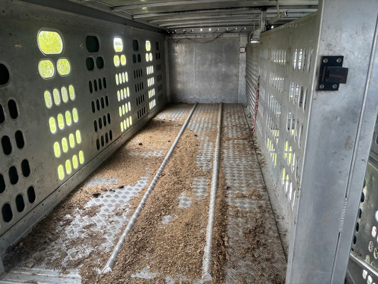 #2150-•-2017-barrett-53'-cattle-semi-trailer-image-34