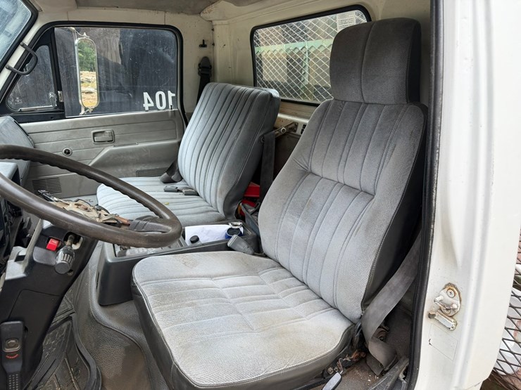 1993-isuzu-npr-image-49