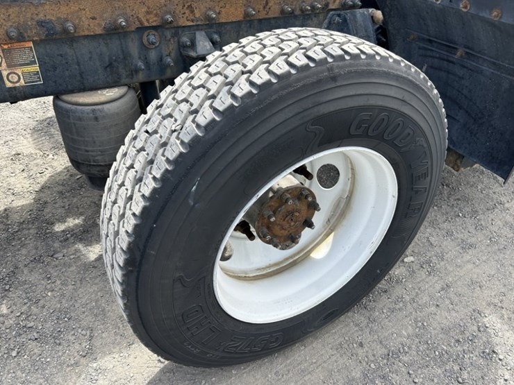 2016-peterbilt-389-image-15