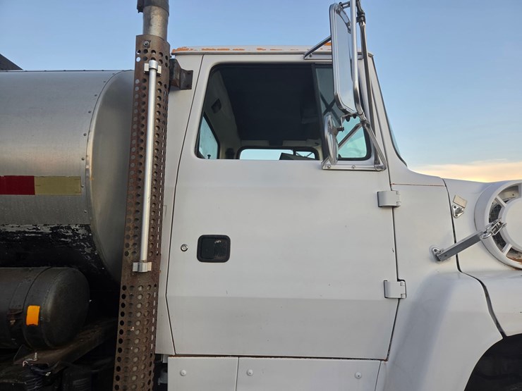 1991-ford-l8000-image-30