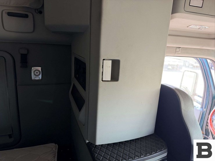 2016-kenworth-t680-image-46