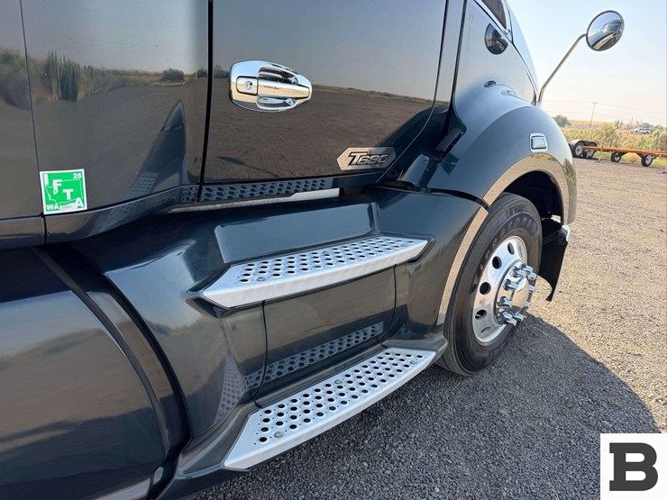 2016-kenworth-t680-image-18