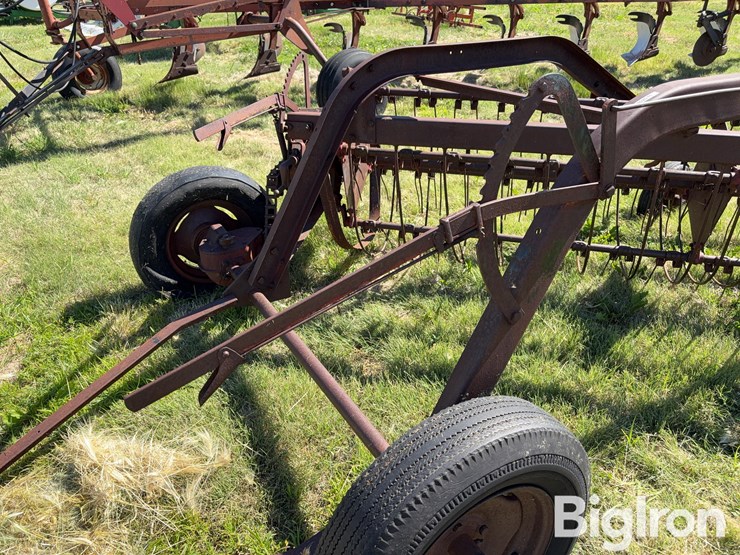 international-side-delivery-rake-image-11