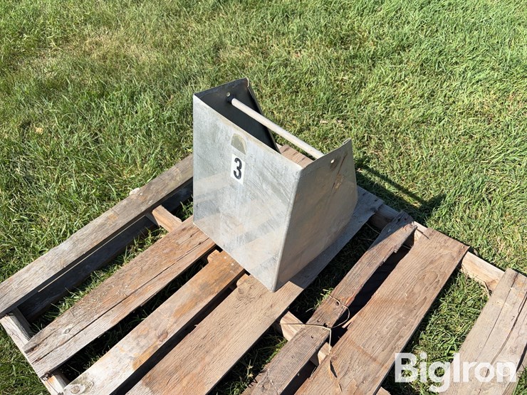 12”-stainless-steel-hog-feeders-image-14