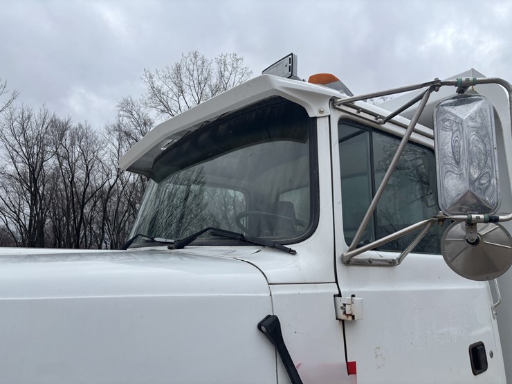 1997-ford-lt8000-image-10