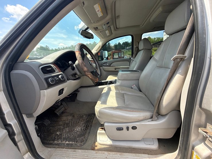 2008-chevrolet-3500hd-image-37