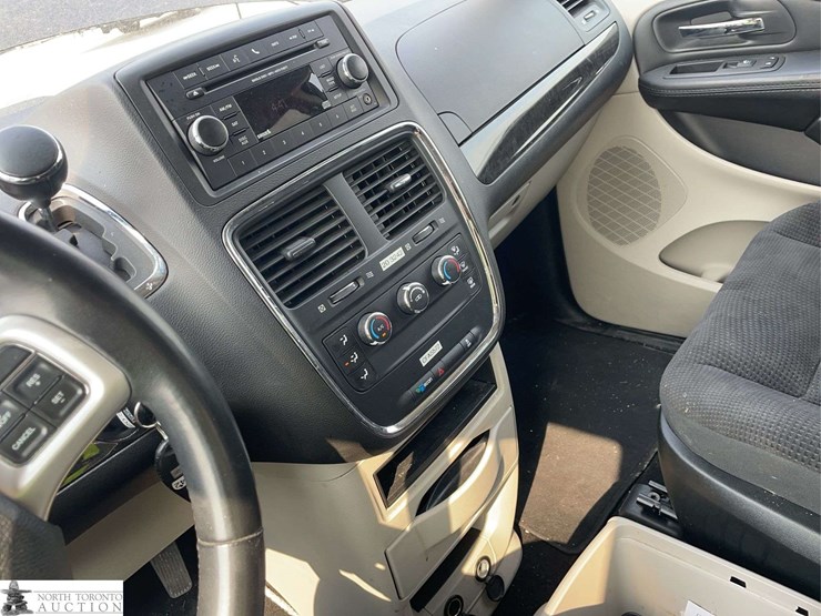 2018-dodge-grand-caravan-sxt-image-12