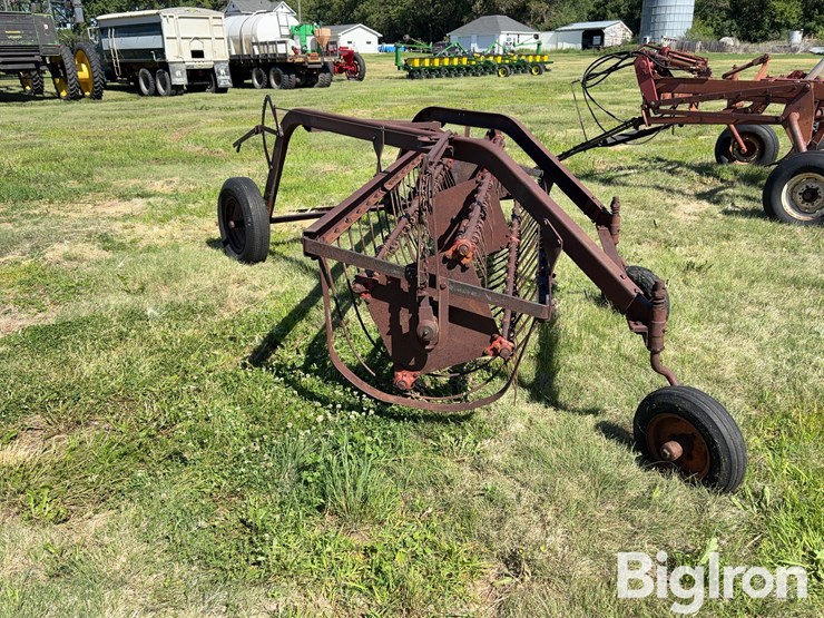 international-side-delivery-rake-image-7