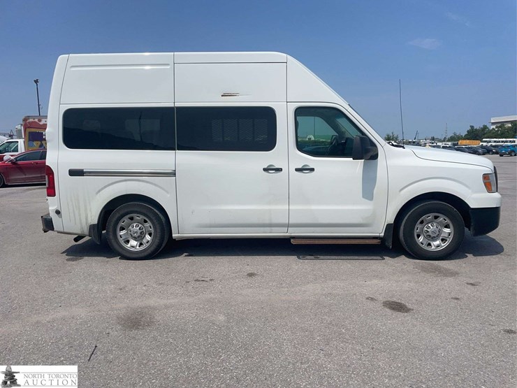 2020-nissan-nv2500hd-image-4