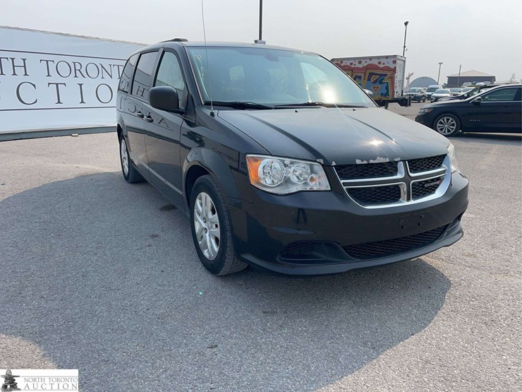 2018-dodge-grand-caravan-sxt-image-3