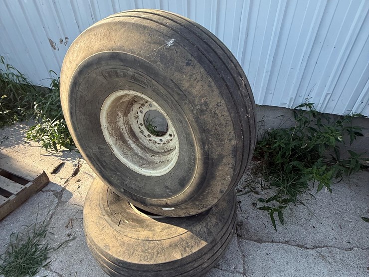 16.5l-16.1-tires-&-rims-image-1