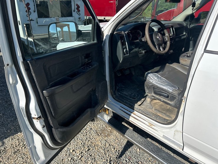 2017-dodge-3500-image-47