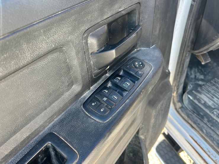 2017-dodge-3500-image-48