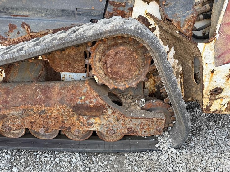 2023-bobcat-t64-image-18