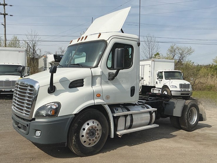 2017-freightliner-cascadia-113-image-1