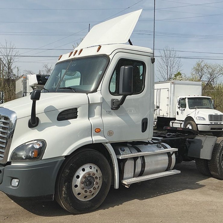 2017 FREIGHTLINER CASCADIA 113