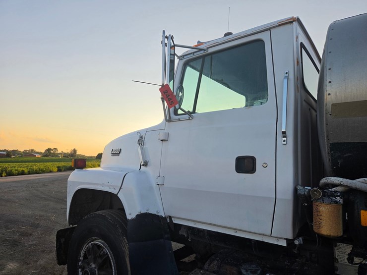 1991-ford-l8000-image-10