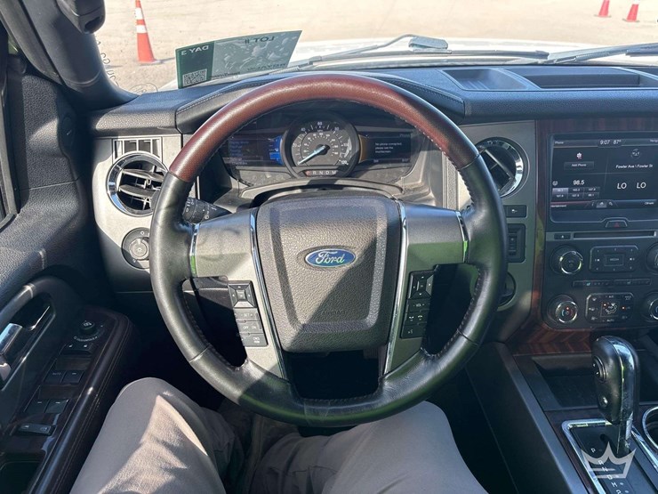 2015-ford-expedition-platinum-image-13