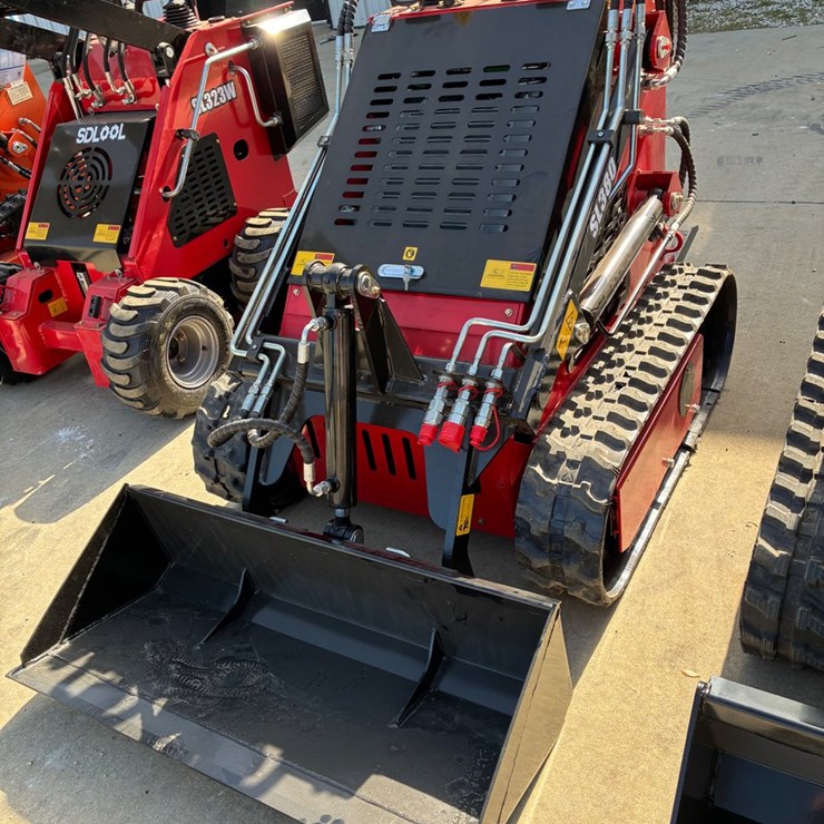 #20241 • SL 380 mini skid steer loader