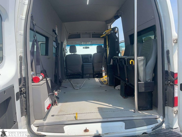 2020-nissan-nv2500hd-image-19