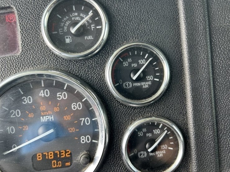 2016-peterbilt-389-image-33