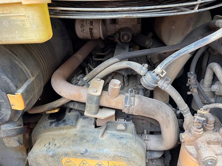 2023-bobcat-t64-image-16