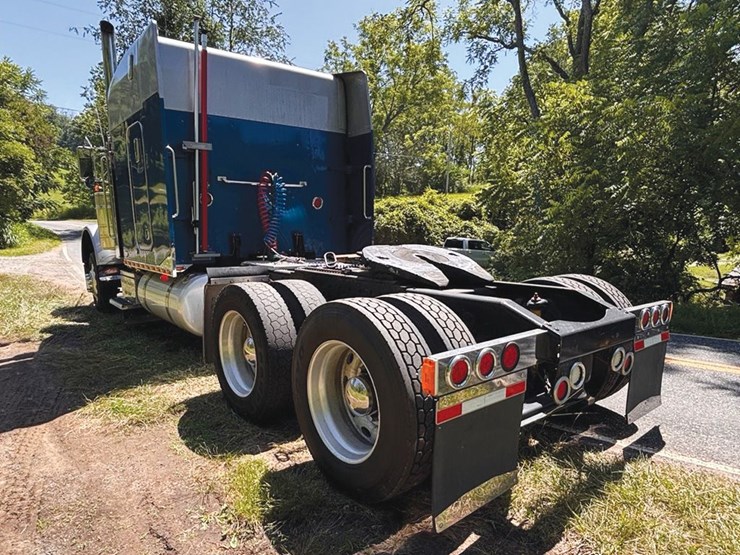 2002-peterbilt-379-image-3