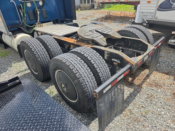 2019-peterbilt-579-image-11