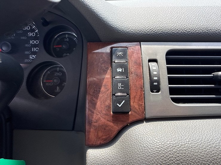 2008-chevrolet-3500hd-image-40
