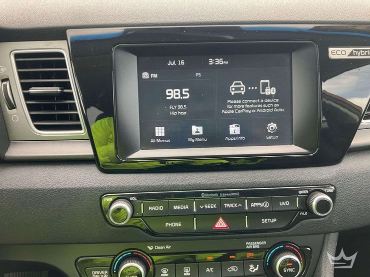 2017-kia-niro-hybrid-suv-image-15