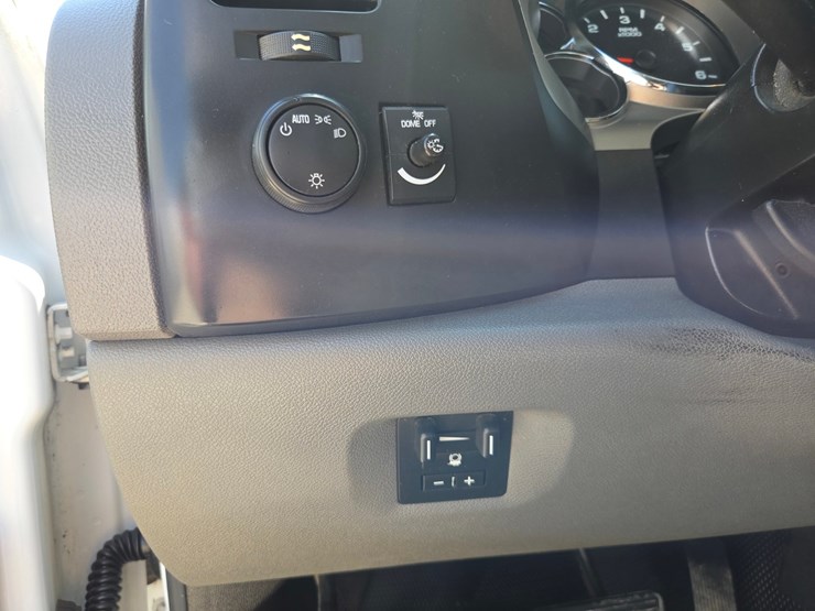 2011-chevrolet-2500-image-51