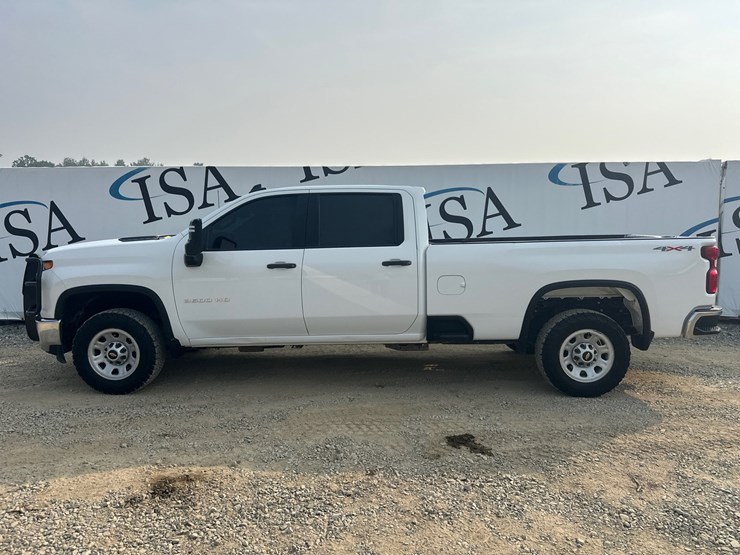 2022-chevrolet-3500hd-image-2