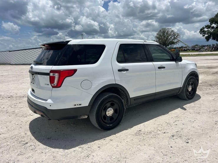 2016-ford-explorer-image-3