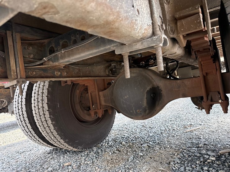 2018-hino-268-image-34