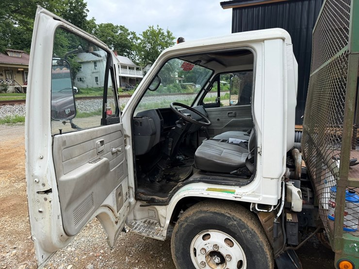1993-isuzu-npr-image-47