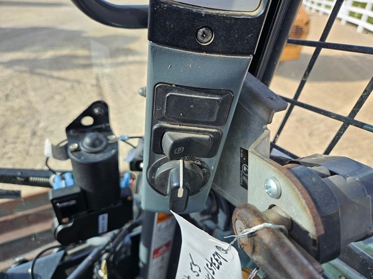 new-holland-l218-image-28
