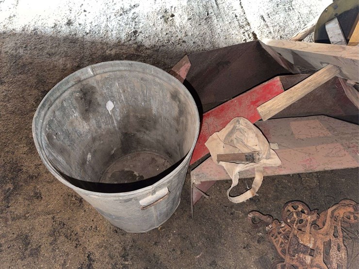 assorted-farm-equipment-and-hardware-lot-image-5
