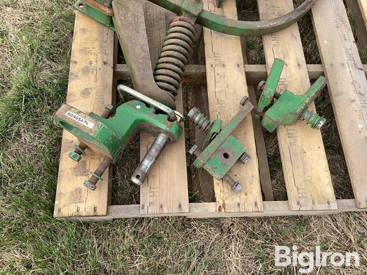 john-deere-various-tractor/tillage-parts-pallet-image-10