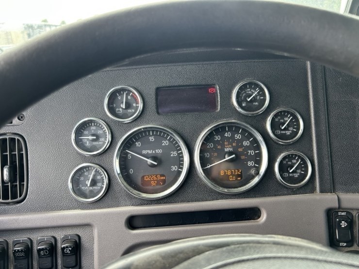 2016-peterbilt-389-image-29