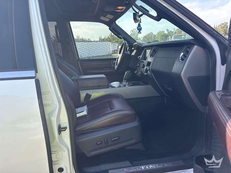 2015-ford-expedition-platinum-image-17