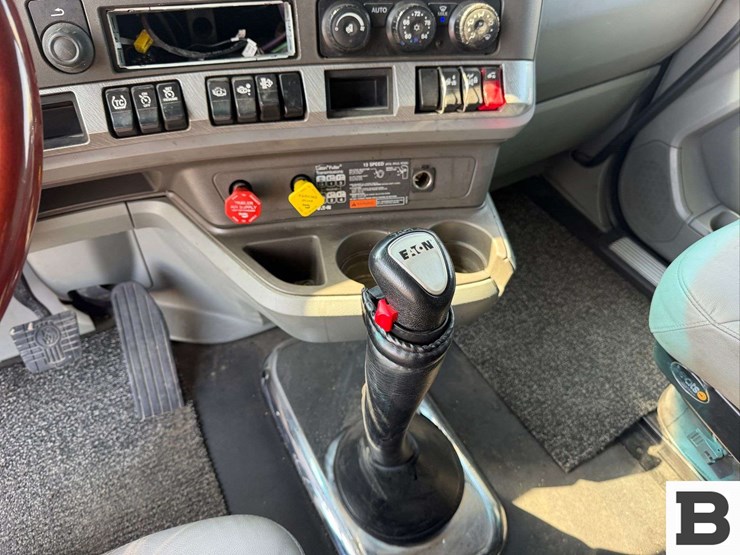 2016-kenworth-t680-image-29