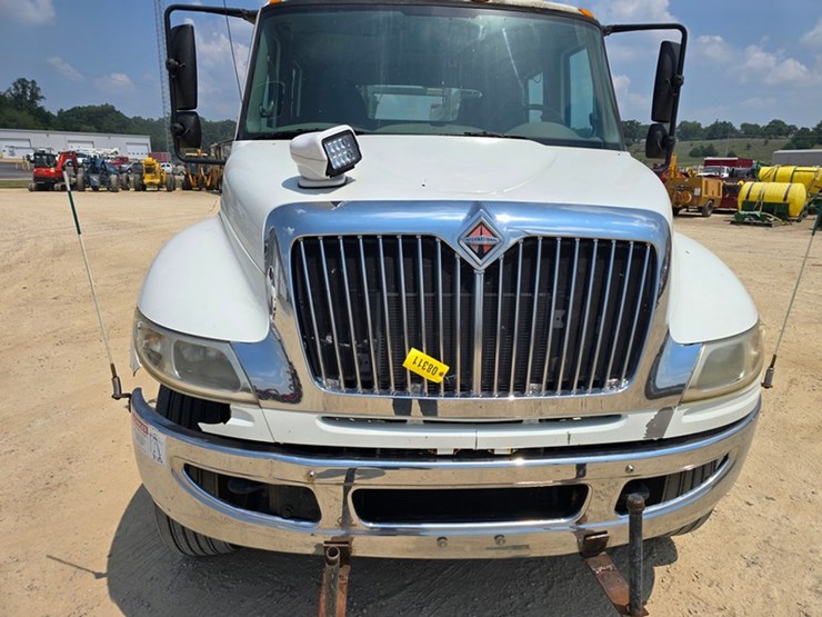 2009-international-durastar-4400-image-9