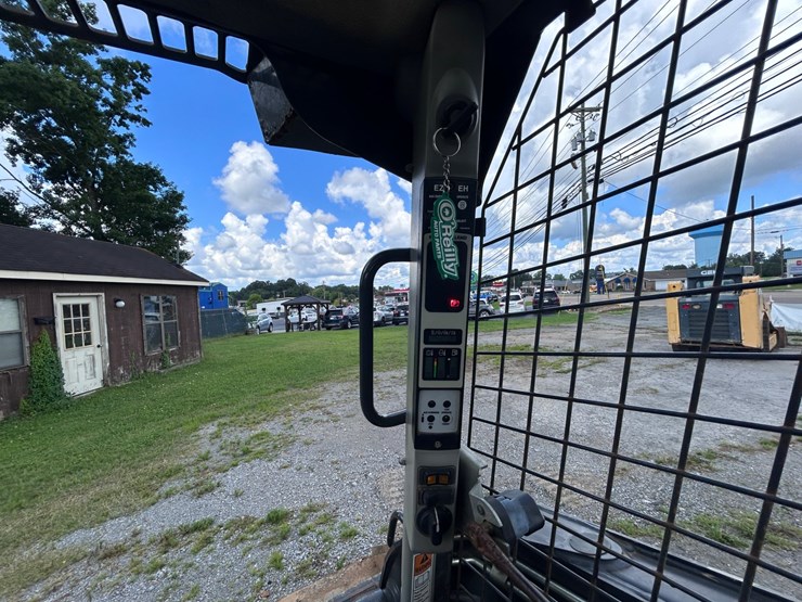 2017-new-holland-c227-image-23